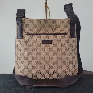 •GUCCi• GG Monogram Canvas Messenger sling bag